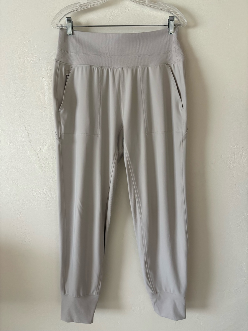 Athleta Cream Venice High Rise Joggers Size M Activewear Athleisure Loungewear